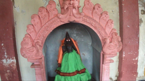 Keesaragutta Temple dedicated to Lord Siva and his consorts Bhavani and Sivadurga.  It is also called Ramalingeswara as lord Sri Rama had installed the lingam.